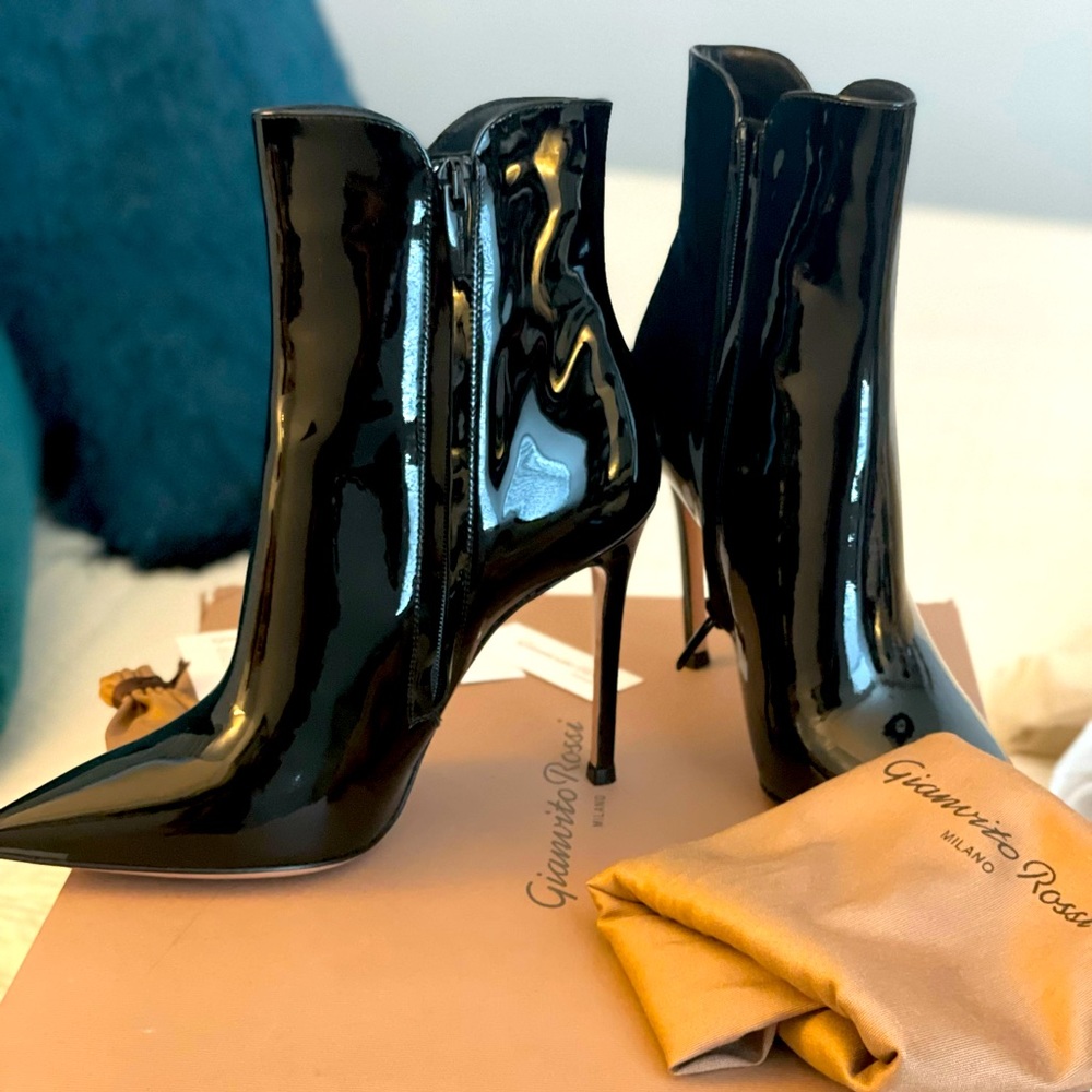 Gianvito Rossi *Brand New never worn* patent leather booties. Sexy designer shoe